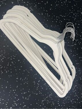 Non-Slip Velvet Shirt Hangers - cream  (Set)